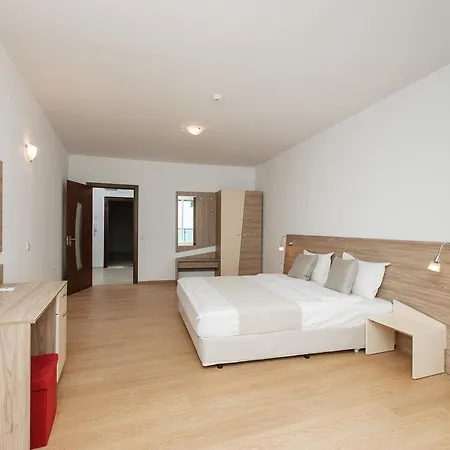 Silver Complex Aparthotel 3*